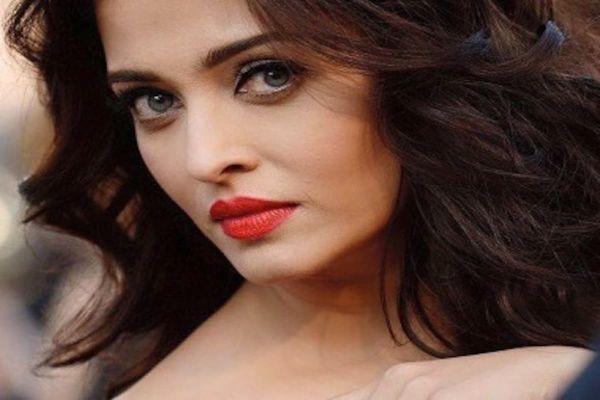 aishwarya-rai-copy70ADB07A-FBA1-435C-628F-F21464E27F53.jpg